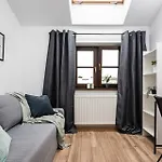 Blossom - Old Town Residence - By Upstairs