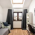 Blossom - Old Town Residence - By Upstairs