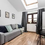 Blossom - Old Town Residence - By Upstairs