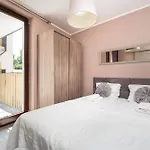 Blossom - Old Town Residence - By Upstairs